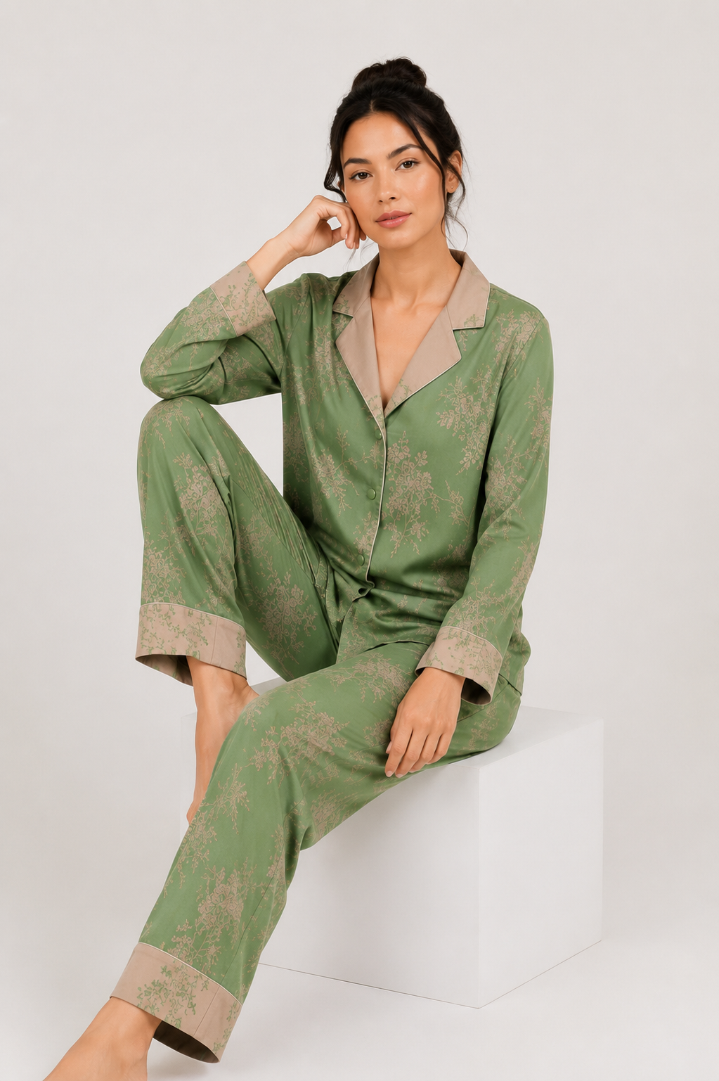 Printed satin-look pyjama set with piped trims